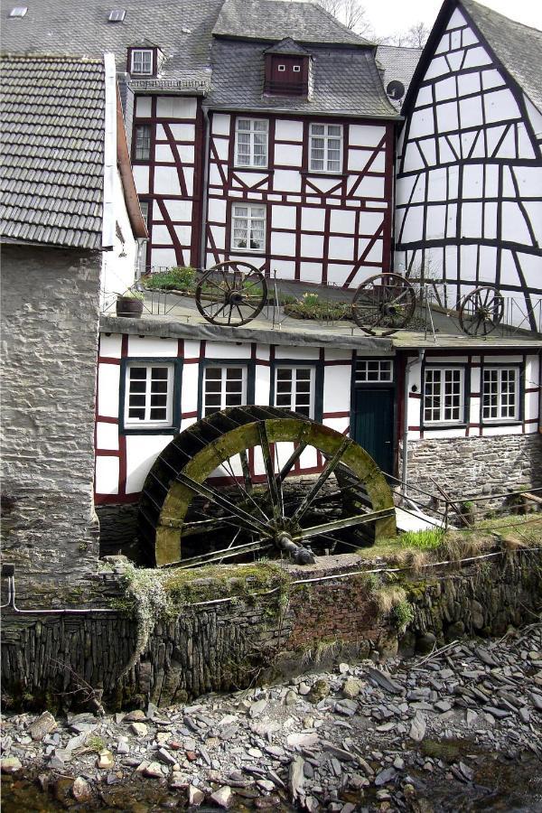 Historisches Haus Im Herzen Von Моншау Екстер'єр фото